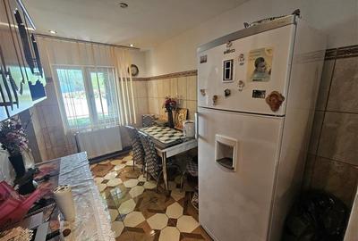 Apartament cu 3 camere semidecomandat, mobilat în Micro II - 14