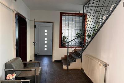 Casă cu 7 camere cu Teren 820 Mp în Central - 29