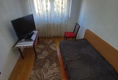 Inchiriez apartament trei camere micro 14 - 2