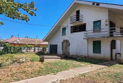 Casă cu 9 camere cu Teren 2375 Mp în Central - 17