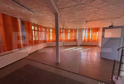 Spațiu comercial, de 330 mp, în Central - 4