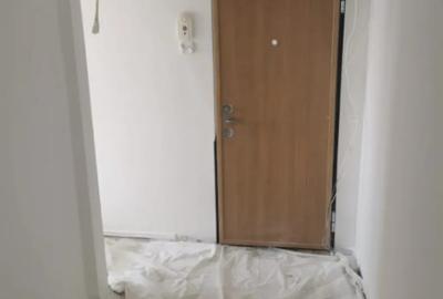 Apartament cu 2 camere semidecomandat în Craiovița Nouă