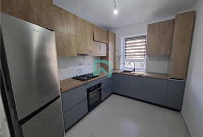 Apartament cu 3 camere decomandat în Tractorul - 1