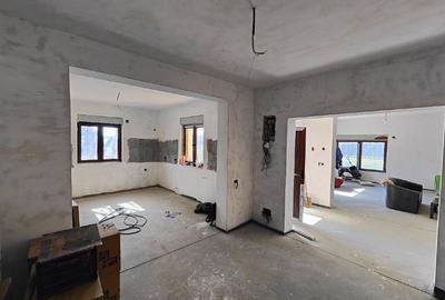 Casă individuală cu 5 camere cu Canalizare în Central - 4