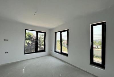 Casă cu 5 camere cu Teren 510 Mp în Central