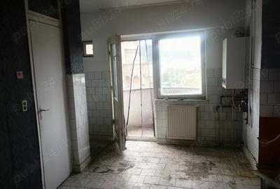 Apartament cu 2 camere decomandat în Republicii