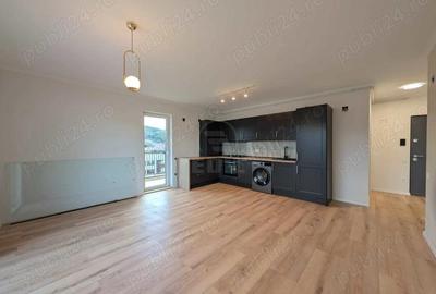 Apartament cu 3 camere semidecomandat în Central - 1