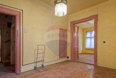 Casă cu 10 camere cu Canalizare în Brașovul Vechi