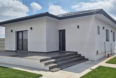 Casă cu 4 camere cu Teren 450 Mp în Domnești - 1