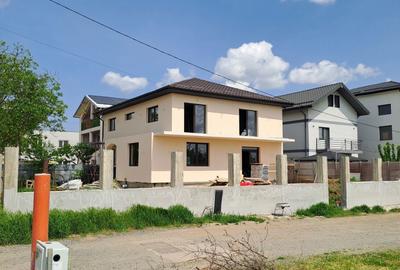Casă cu 4 camere cu Teren 600 Mp în Central - 2