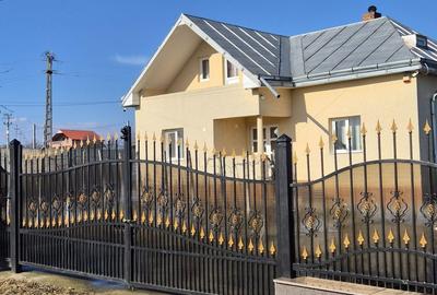 Casă cu 4 camere în Central - 1