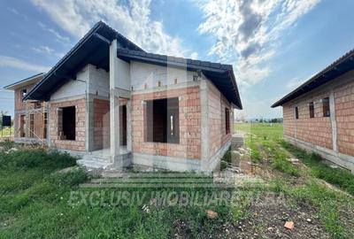 Casă individuală cu 3 camere cu Canalizare în Micești - 2