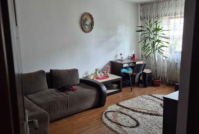 Apartament cu 2 camere decomandat în 9 Mai - 1