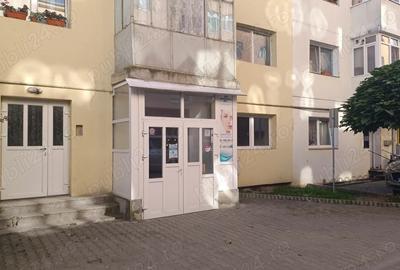 Inchiriez spa?iu comercial in Avrig - 1