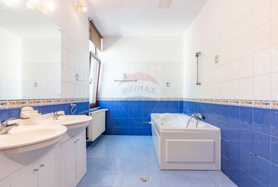 Casă cu 7 camere cu Teren 325 Mp în Pipera