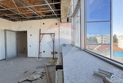 Cladire de 902 mp utili de vanzare, zona Grivitei - DN 13, COMISION 0 - 37