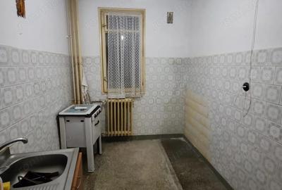 APARTAMENT 2 CAMERE, SECTOR 3/FIZICIENILOR, DECOMANDAT, DE RENOVAT - 2