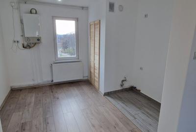 Apartament cu 3 camere decomandat în Central - 3