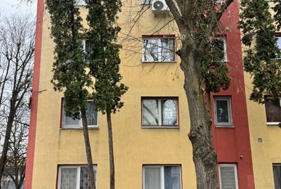 Apartament cu 3 camere semidecomandat în Central - 1