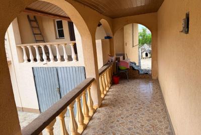 Casă cu 4 camere cu Teren 2600 Mp în Boian - 3