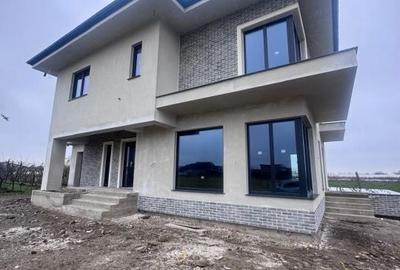 Casă cu 5 camere cu Teren 500 Mp în Central - 5