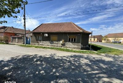 Casă cu 4 camere cu Teren 250 Mp în Pârneava - 2