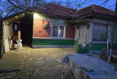 Casă individuală cu 4 camere în 23 August (Cațelul)