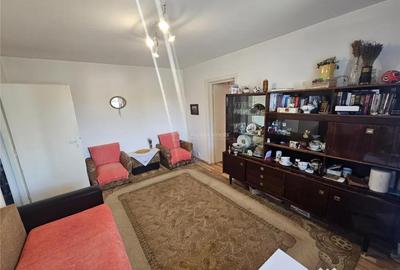 Apartament cu 2 camere semidecomandat în Micro I - 5