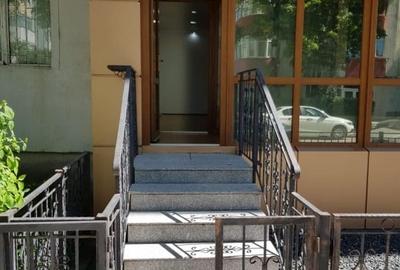 De vanzare spatiu comercial - birouri - strada Traian - Vaslui - 9