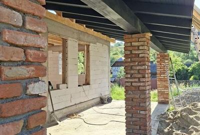 Casă cu 4 camere cu Teren 225 Mp în Chiuiești - 1
