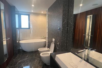 Casă cu 5 camere cu Canalizare în Băneasa - 9