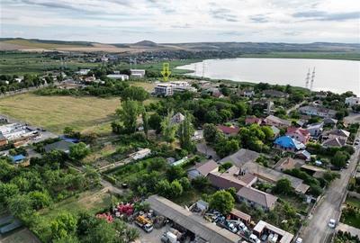 Teren intravilan construibil cu deschidere la lac - 1