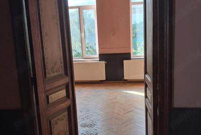 Casă cu Teren 300 Mp în Central - 1