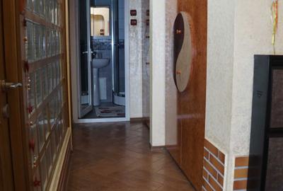 Apartament cu 4 camere decomandat în Rovine - 2
