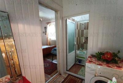 Casa, gradina si curte intr - un peisaj de poveste, aici in - 14