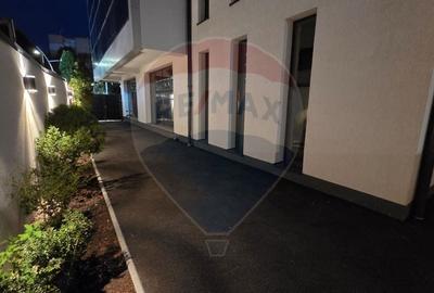 Spatiu comercial modern de inchiriat / 2 locuri de parcare - 43