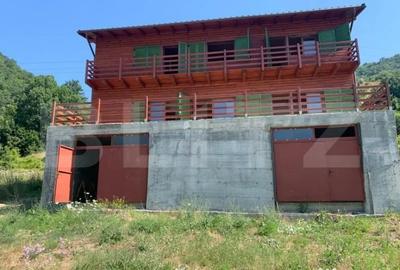 Casă cu 5 camere cu Teren 582 Mp în Central - 2