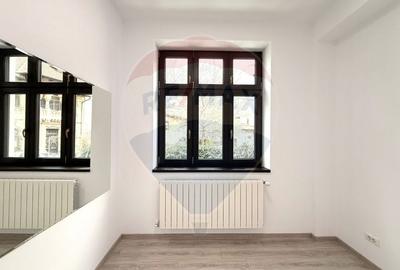 Spațiu comercial, de 100 mp, în P-ța Victoriei - 32