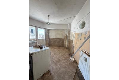 Apartament cu 3 camere decomandat în Crângași - 11