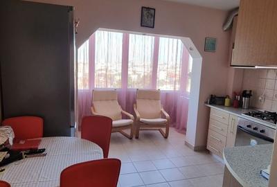 Apartament cu 3 camere decomandat în Sud