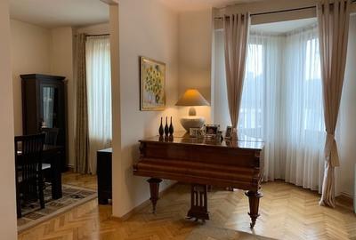 Casă cu 10 camere în Sub Arini