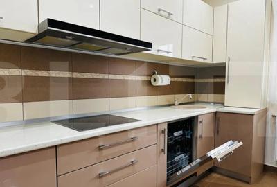 Casă cu 7 camere cu Teren 1100 Mp în Vladimirescu - 3