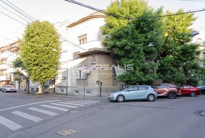 Apartament cu 4 camere semidecomandat în Central - 3