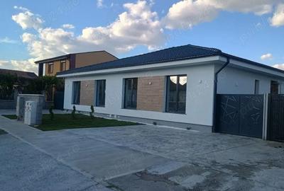 Casă cu Teren 320 Mp în Giarmata