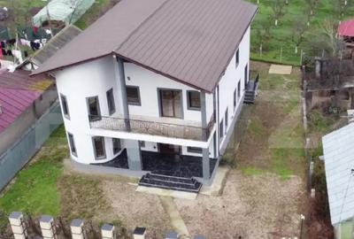 Casă cu 7 camere cu Teren 600 Mp în Central - 17