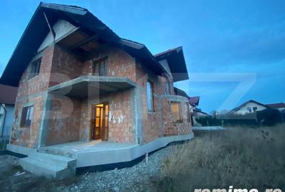 Casă cu 6 camere cu Teren 500 Mp în Beclean