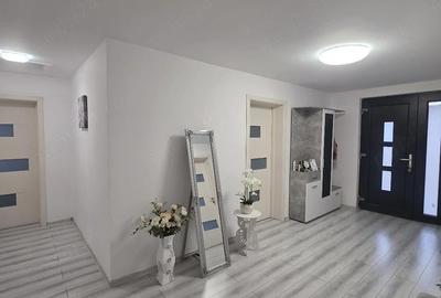 Apartament cu 4 camere decomandat, mobilat în Central - 1