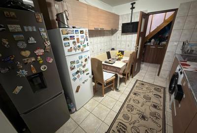 Apartament cu 3 camere semidecomandat în Runcu - 8