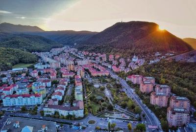 Apartament cu 3 camere decomandat, mobilat în Răcădău - 16