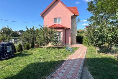 Casă cu 4 camere cu Teren 684 Mp în Lețcani - 2